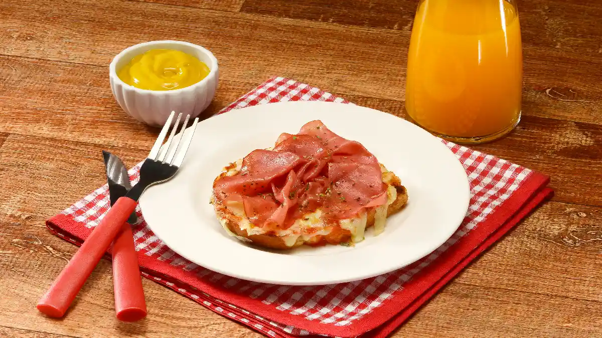 Pizza de Mortadela no Pão de Forma