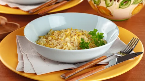 O risoto de limão siciliano é uma receita sofisticada e versátil para o dia dos Namorados