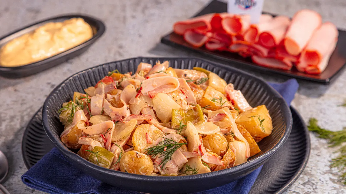 Salada de maionese com lombo condimentado
