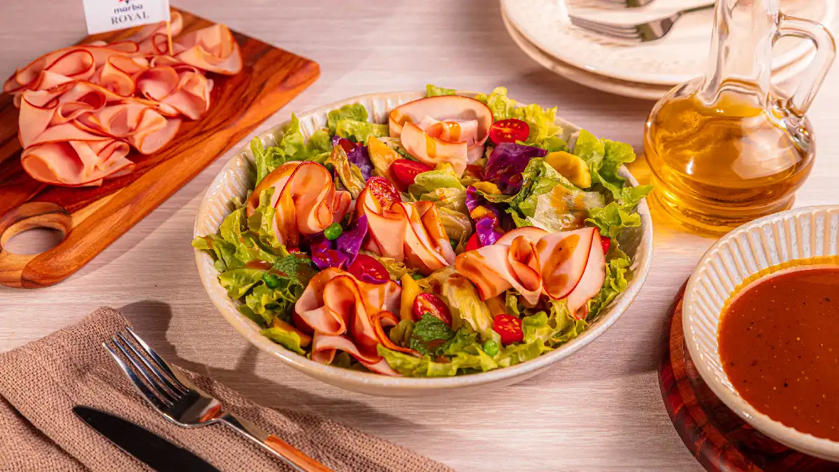 salada-tropical-com-peito-de-peru-portal-minha-receita-1