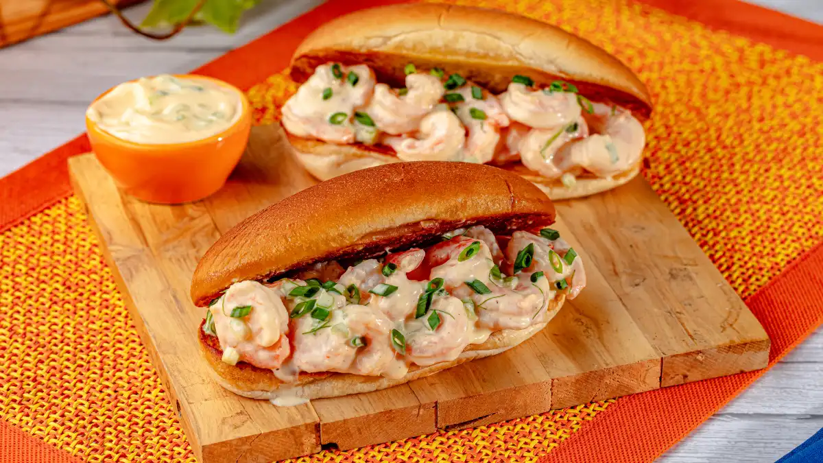 Sanduíche de camarão (shrimp roll)
