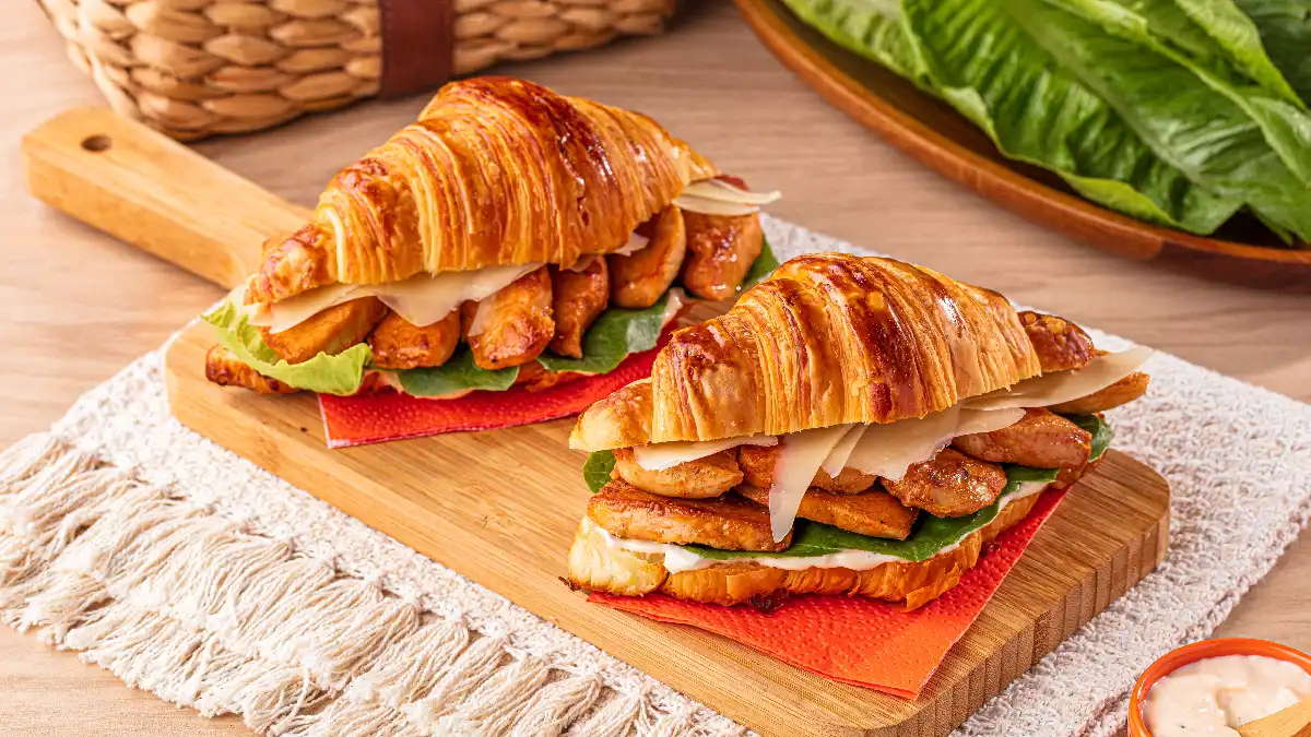 Sanduíche de frango caesar