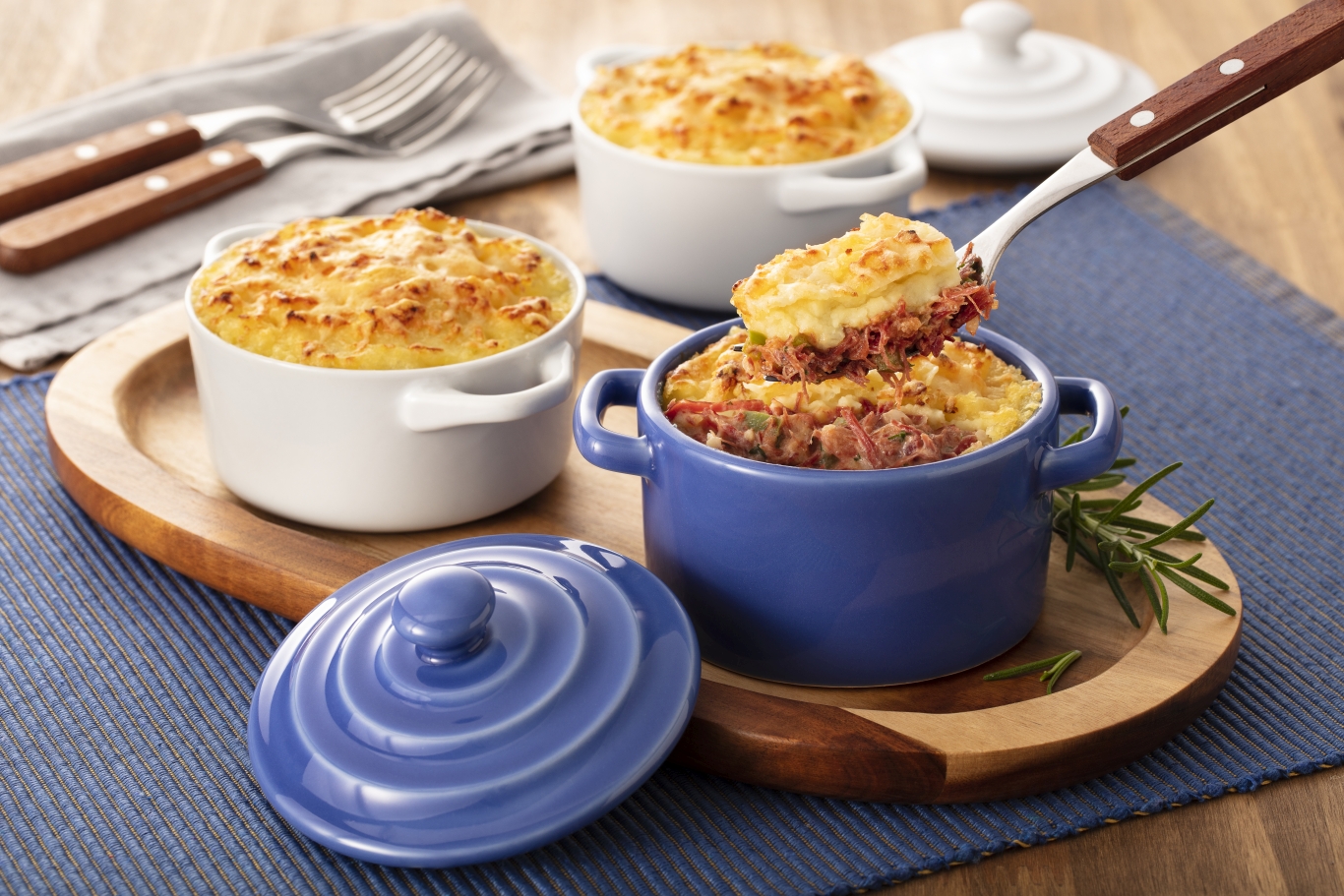 Escondidinho de batata doce com carne seca