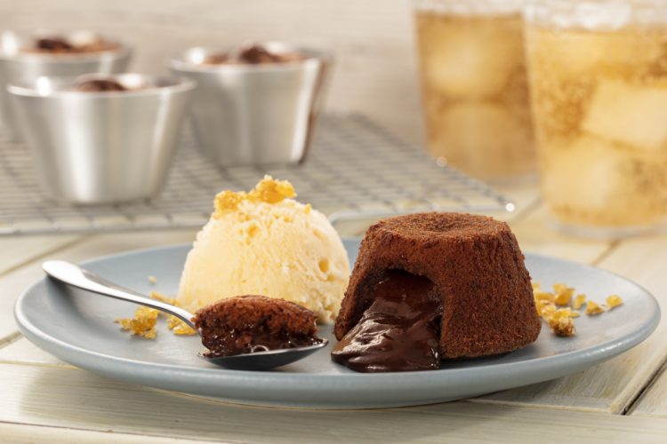 Petit Gateau com praliné de nozes