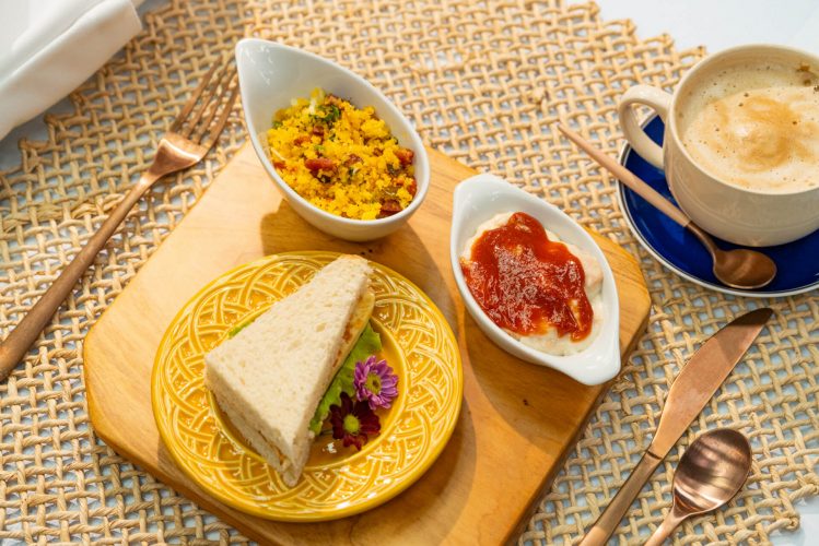 Sanduiche de queijo coalho com creme de castanha de caju