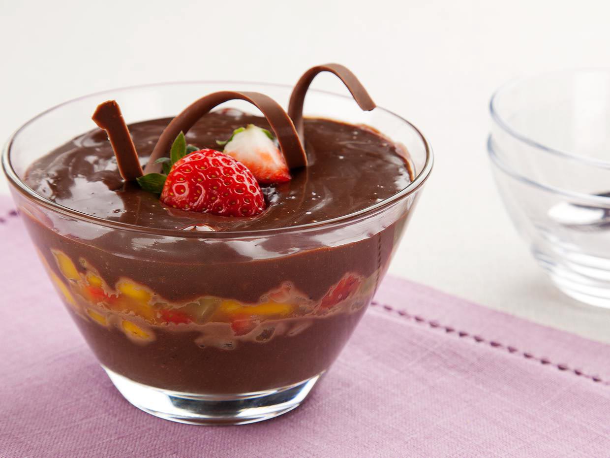 Escondidinho de Brigadeiro com Frutas Frescas