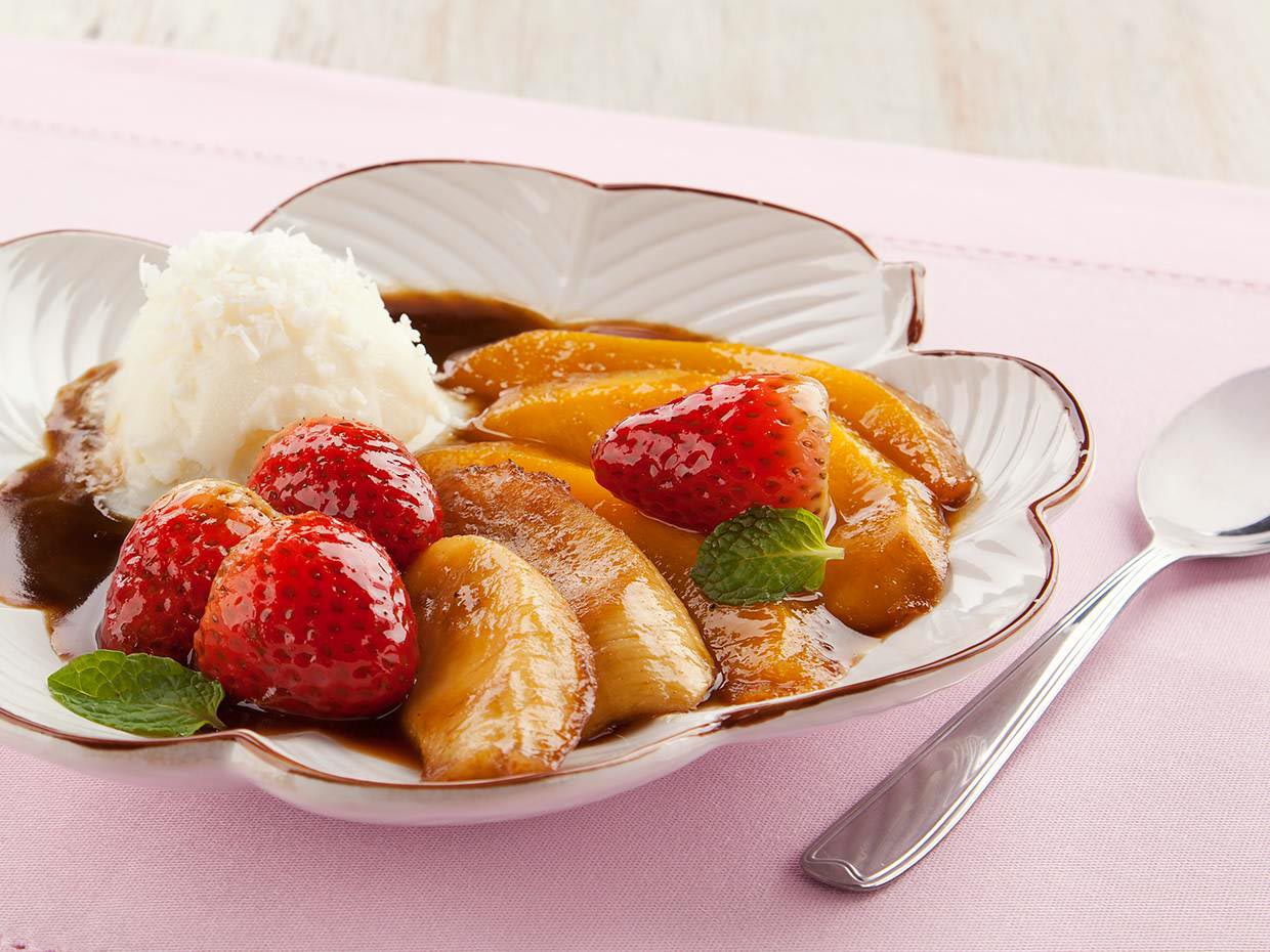 Frutas Frescas Flambadas com Sorvete de Coco