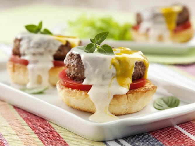 Hamburguinho com Molho de Alho