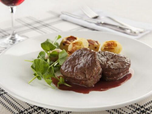 Tornedor de Filé Mignon ao Molho de Vinho
