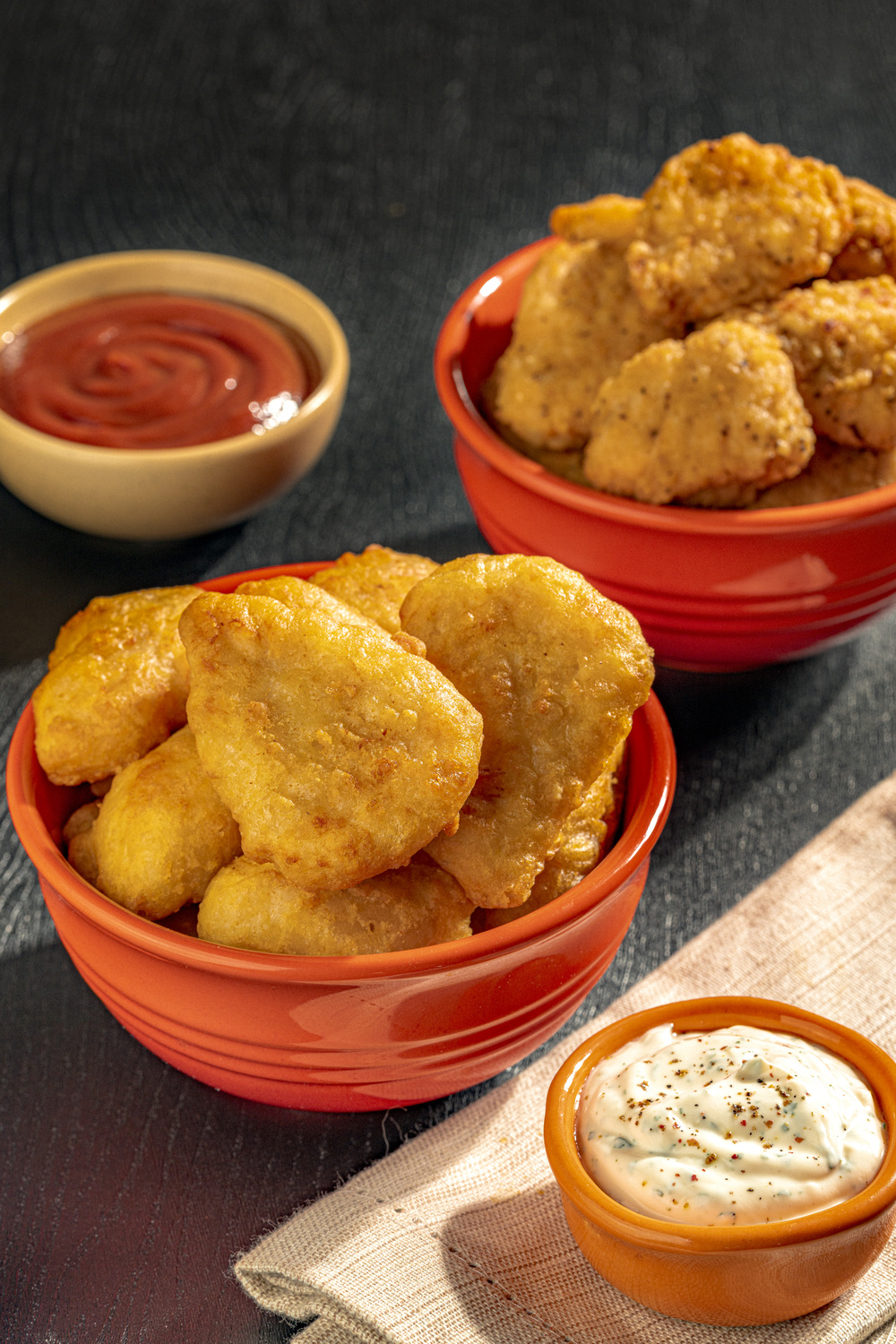 Porção de Iscas com Molho Ranch e Chips de Batata