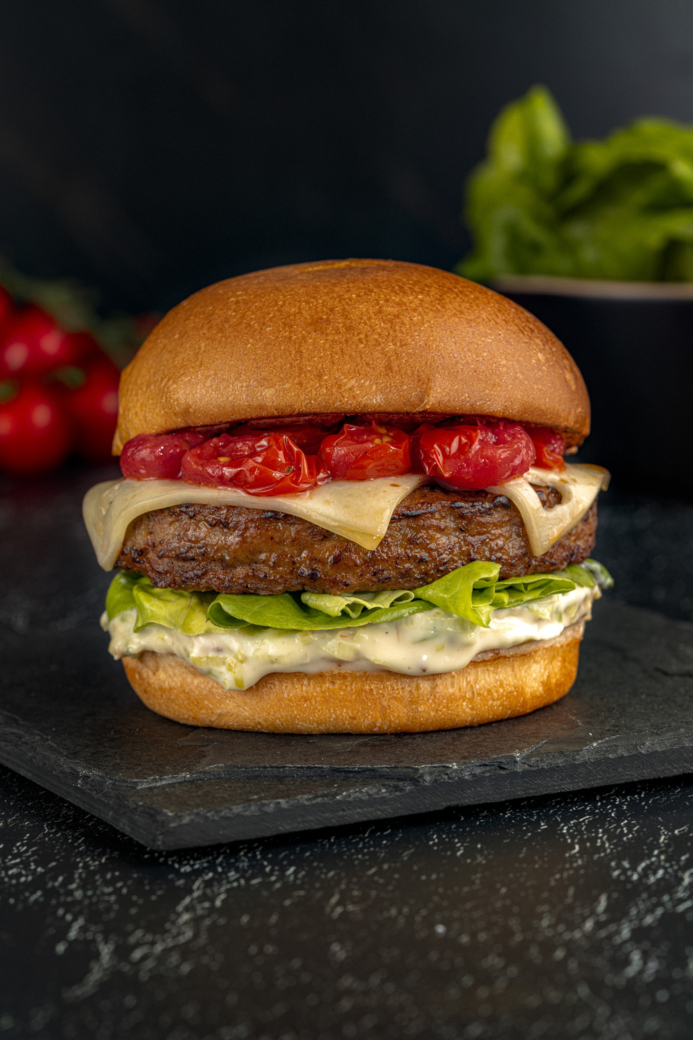 Angus Burger Seara Gourmet com creme de alho-poró, queijo emmental e alface baby