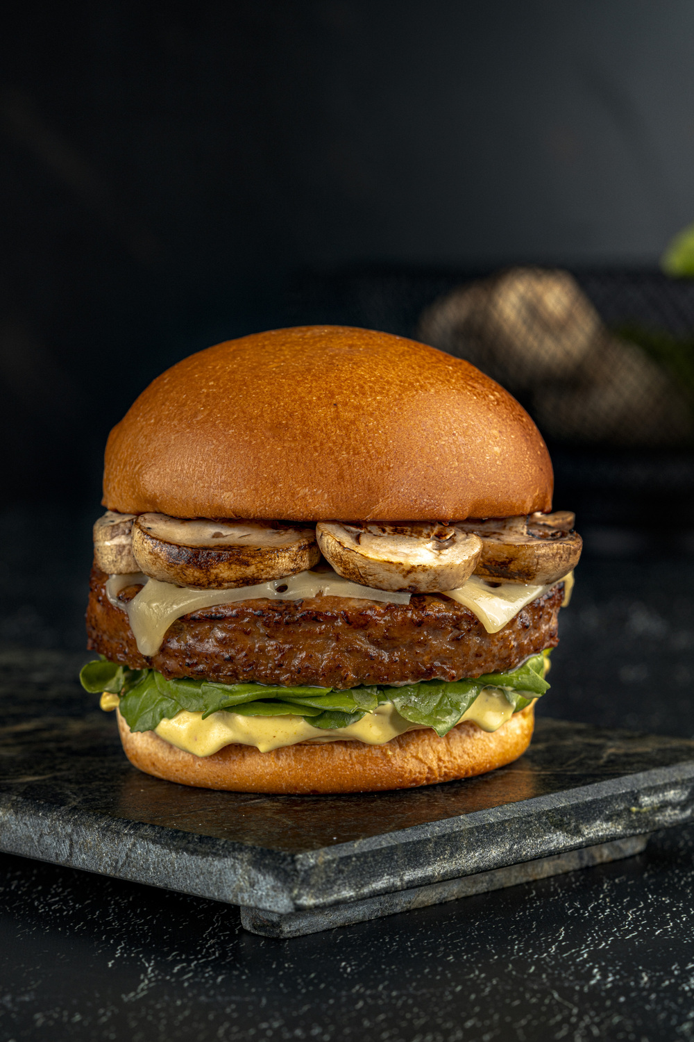 Angus Burger com Rúcula, Gruyère, Cogumelos e Aioli de Mostarda Dijon